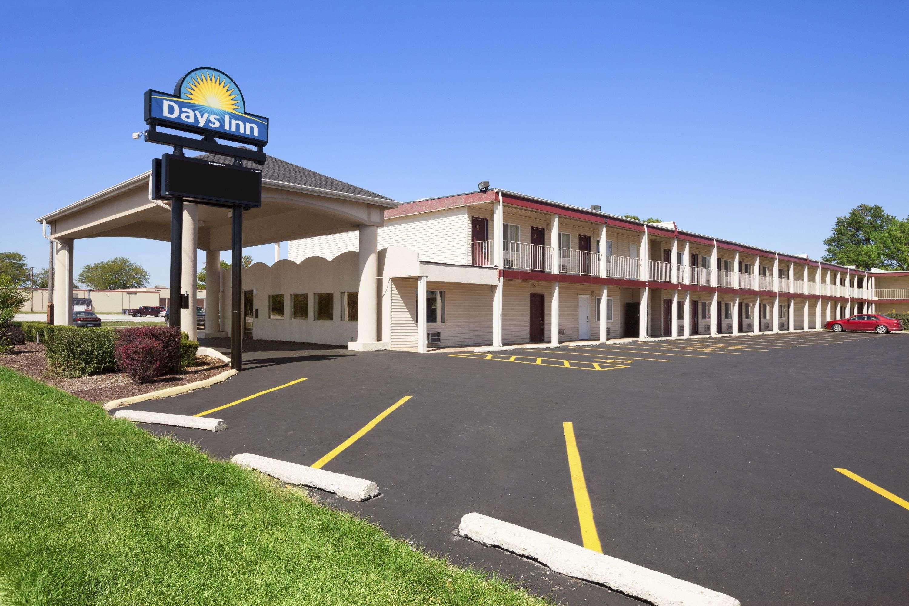 Days Inn By Wyndham Champaign/Urbana Exterior photo